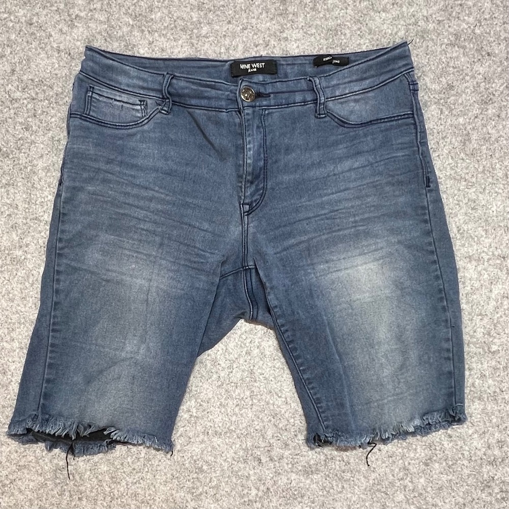 Nine West Jeans Jessica Jeggings Blue Denim Bermuda Shorts Frayed Hem Womens 10